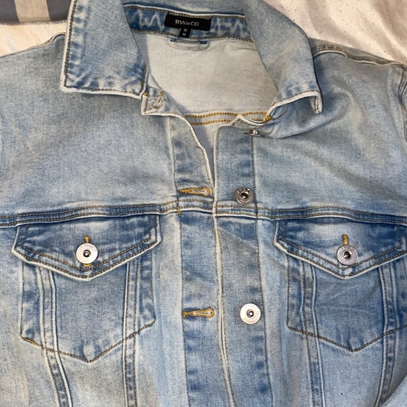 RW&CO Light Wash Denim Jacket - Picture 3 of 3